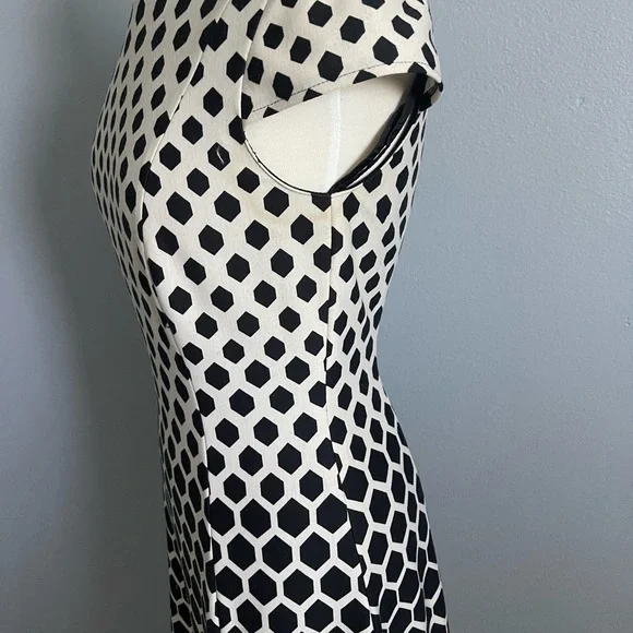 Tahari honeycomb dress - Picture 3 of 4